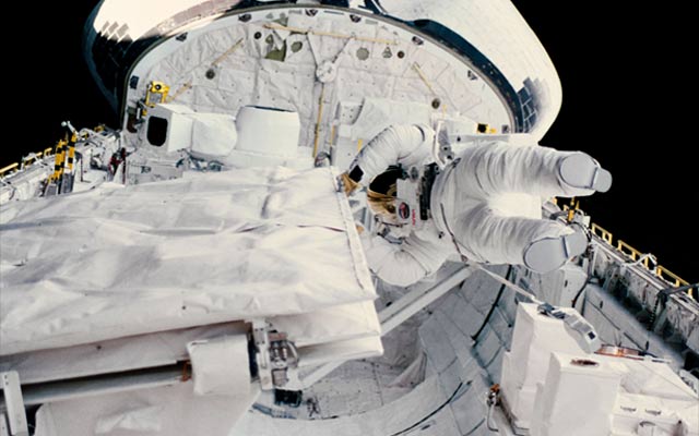 Sullivan performs her spacewalk in 1984.