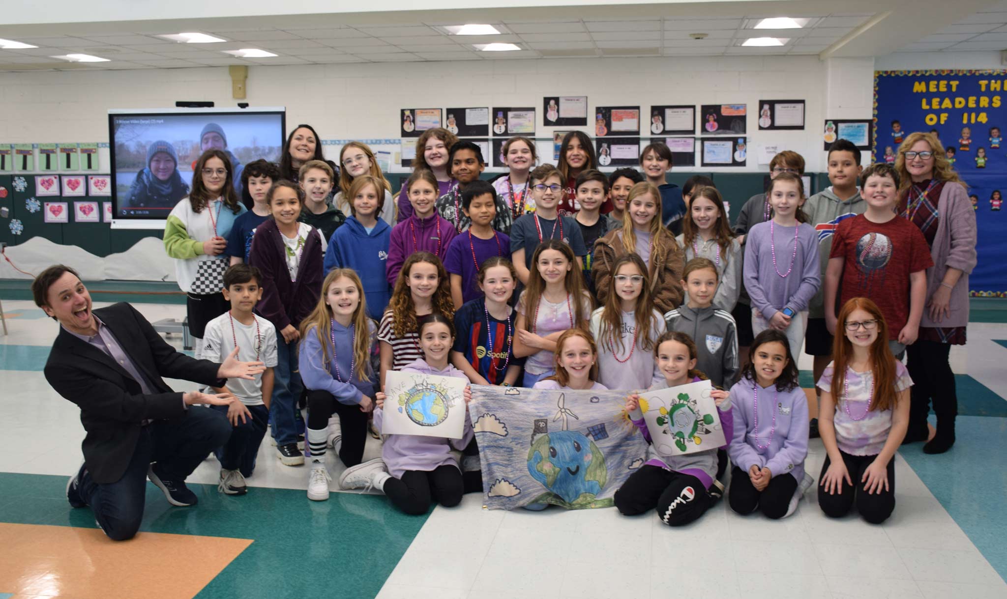 Russell Kahn (left) joined the class for a big group photo!